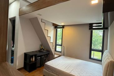 Setia Eco Garden , 2 Storey Semi D Corner , Swimming pool 