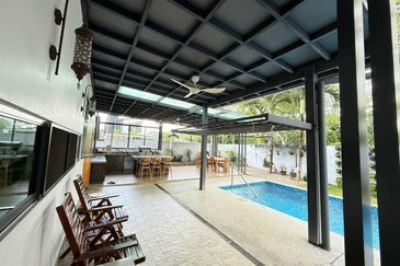 Setia Eco Garden , 2 Storey Semi D Corner , Swimming pool 