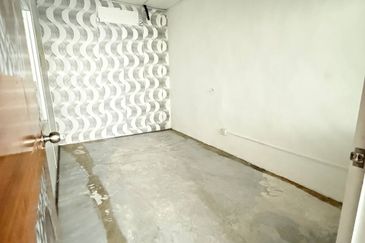 Larkin Idaman , 1st floor shoplot ,  Larkin 