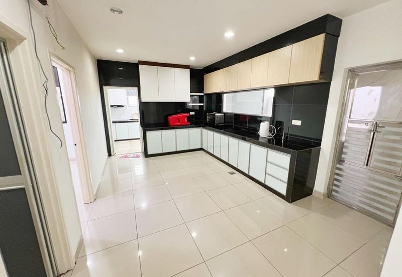 Maple Red, Adda Heights