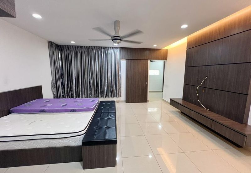 Maple Red, Adda Heights