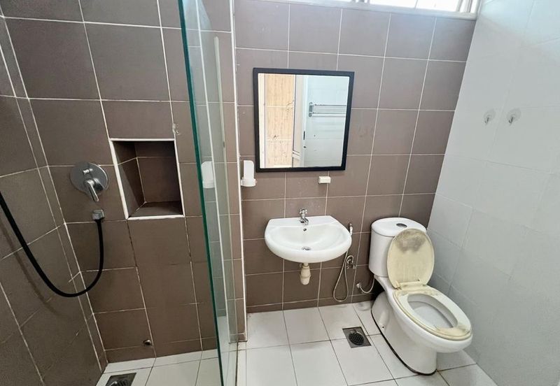 Maple Red, Adda Heights