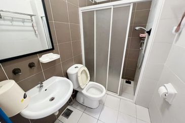 Maple Red, Adda Heights