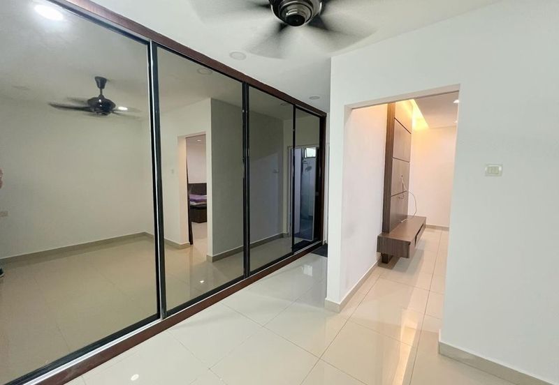 Maple Red, Adda Heights