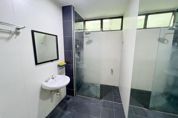 Maple Red, Adda Heights