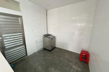 Maple Red, Adda Heights