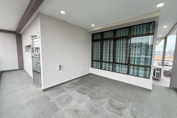 Maple Red, Adda Heights