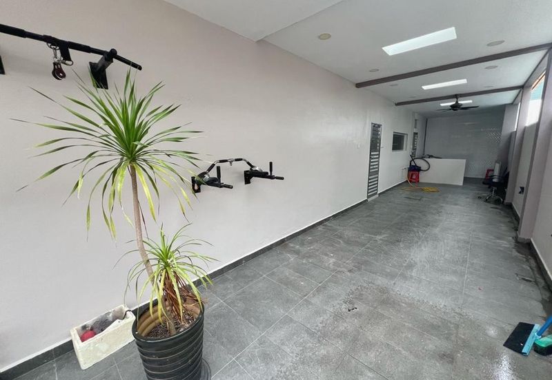 Maple Red, Adda Heights