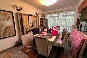 Johor Jaya , Rosmerah Heights , 2 Storey Bungalow 