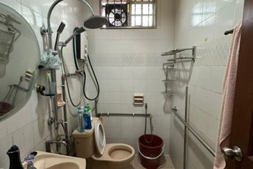 Johor Jaya , Rosmerah Heights , 2 Storey Bungalow 