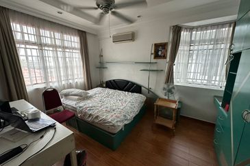 Johor Jaya , Rosmerah Heights , 2 Storey Bungalow 