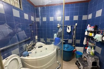 Johor Jaya , Rosmerah Heights , 2 Storey Bungalow 