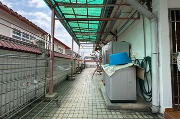 Johor Jaya , Rosmerah Heights , 2 Storey Bungalow 