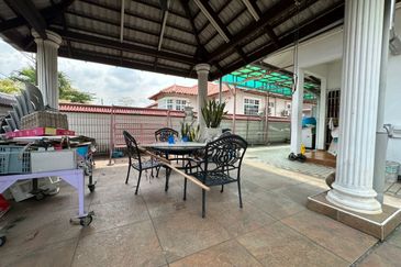 Johor Jaya , Rosmerah Heights , 2 Storey Bungalow 