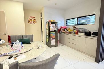 Bukit Indah , Double Storey Corner , Renovated 