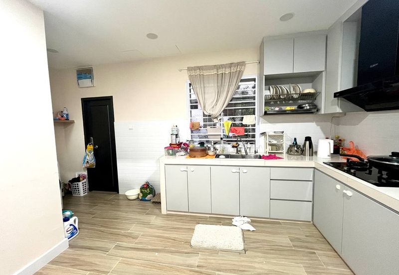 The Fern, Meridin East