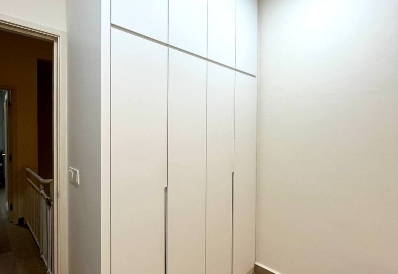 The Fern, Meridin East