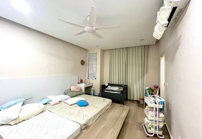 The Fern, Meridin East