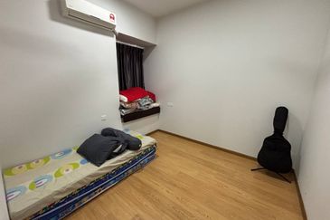 Baypoint @ Country Garden Danga Bay