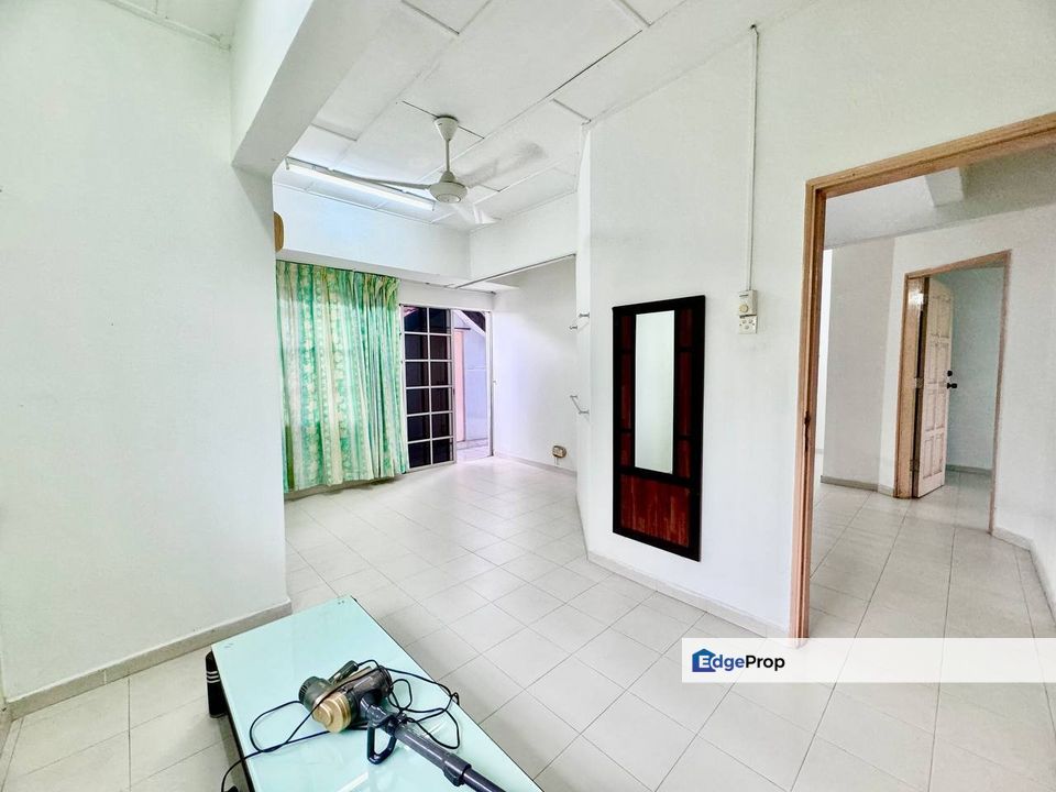 Tampoi Utama , 3 Storey Corner , Fully Extended , Johor, Tampoi