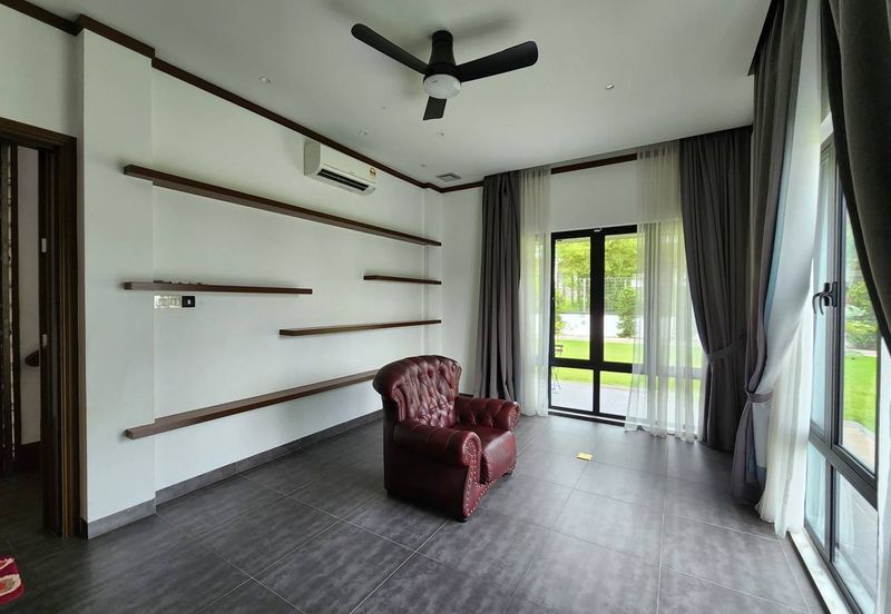 The Country Residency