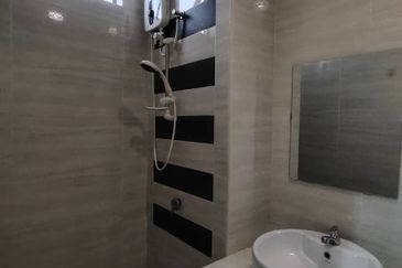 D'Summit Residences @ Kempas Utama