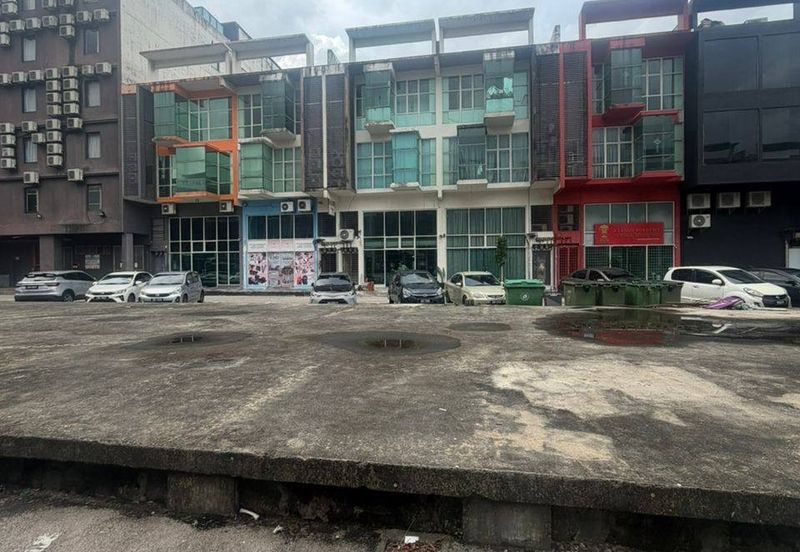 Pusat Perdagangan Danga Utama