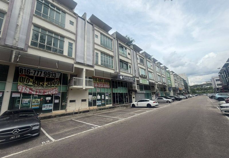 Pusat Perdagangan Danga Utama