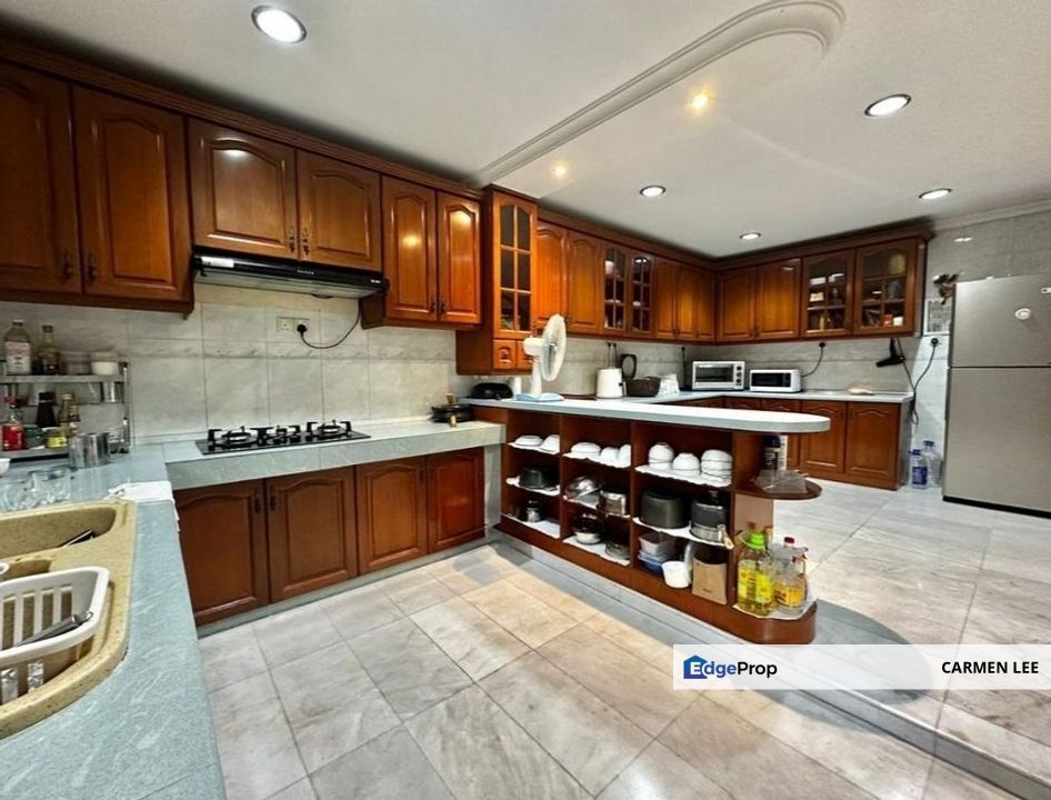 Guarded, Corner, Big Side Land, Near LRT, Selangor, USJ