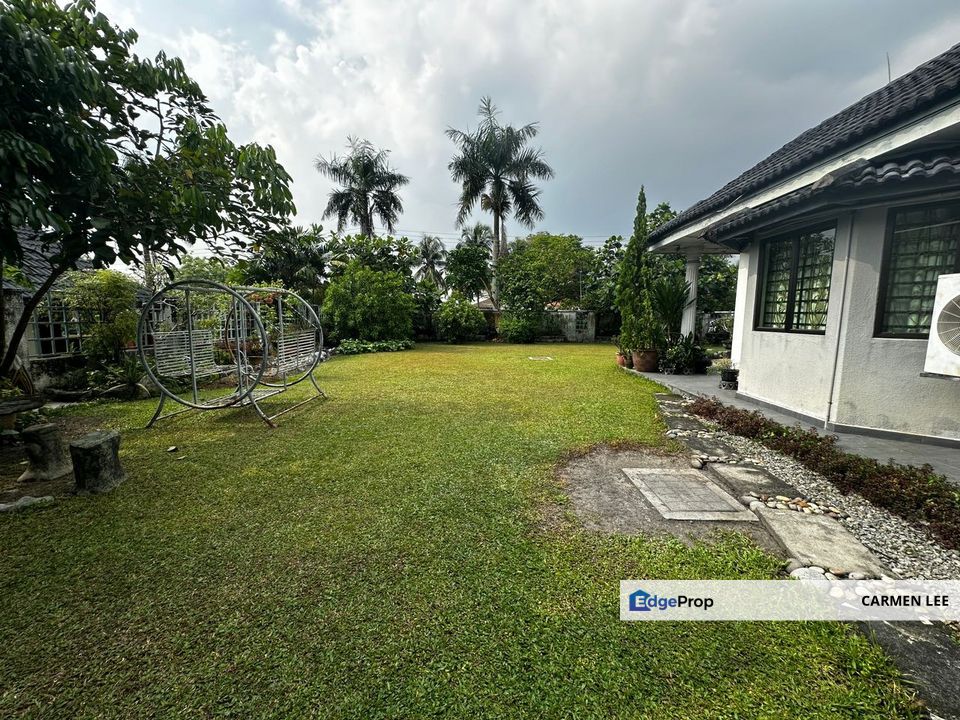 Bungalow with big and flat 10000 sqff land in SS 19 Subang Jaya., Selangor, Subang Jaya