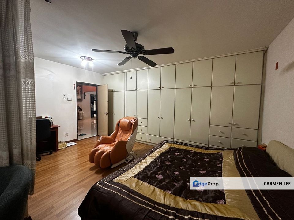 Bungalow with big and flat 10000 sqff land in SS 19 Subang Jaya., Selangor, Subang Jaya