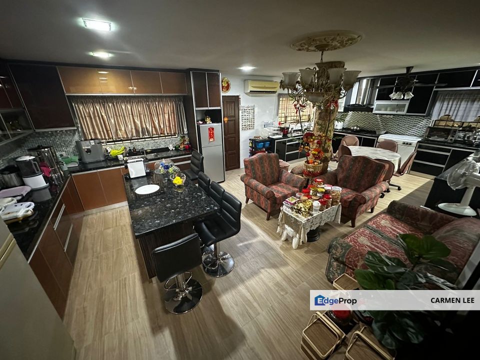 Bungalow with big and flat 10000 sqff land in SS 19 Subang Jaya., Selangor, Subang Jaya