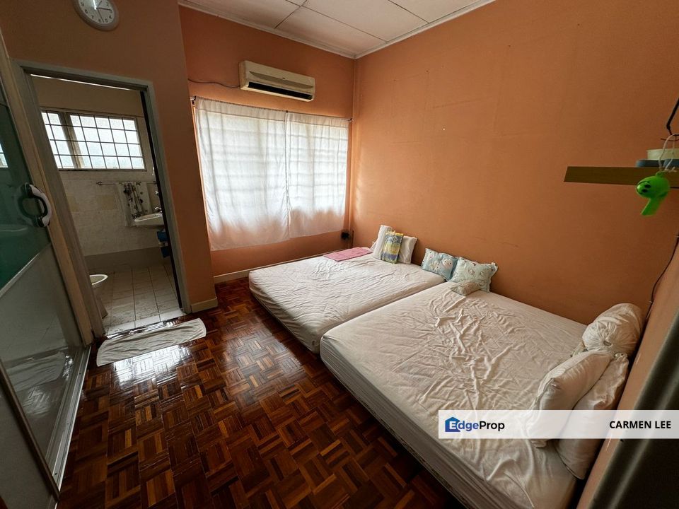 5 Rooms, Renovated, Gated & Guarded., Selangor, USJ