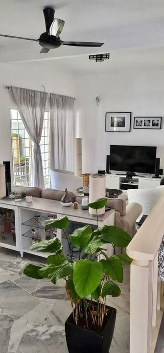 Gated & Guarded. Rare End Lot 10 ft Land. 24x75., Selangor, Subang Jaya