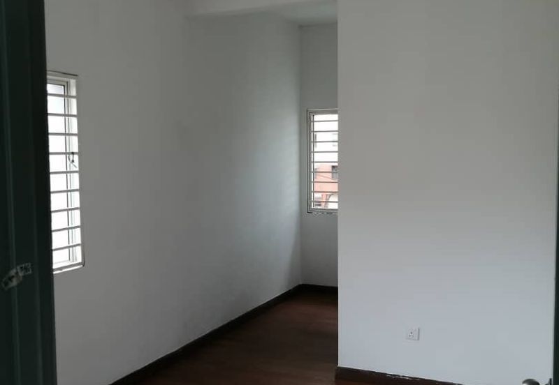 Taman Baiduri, Dengkil