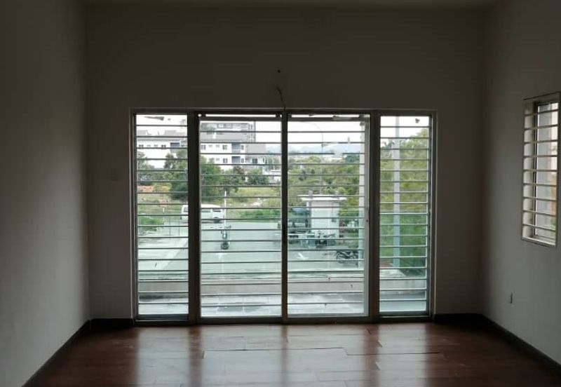 Taman Baiduri, Dengkil