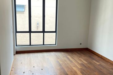 TAMAN DELLINIA (KLANA HEIGHTS @ LAKE GARDEN)