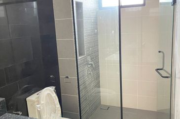 TAMAN DELLINIA (KLANA HEIGHTS @ LAKE GARDEN)