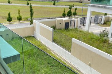 TAMAN DELLINIA (KLANA HEIGHTS @ LAKE GARDEN)