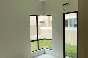 TAMAN DELLINIA (KLANA HEIGHTS @ LAKE GARDEN)