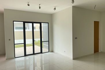 TAMAN DELLINIA (KLANA HEIGHTS @ LAKE GARDEN)