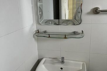 NILAI IMPIAN (LAMAN DELFINA)