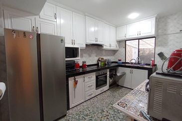 Jalan Tengah Zoo View