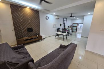 Evira @ Warisan Puteri