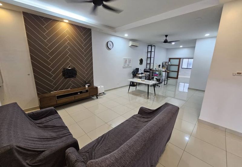 Evira @ Warisan Puteri