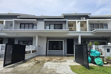 Evira @ Warisan Puteri