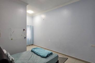 Evira @ Warisan Puteri