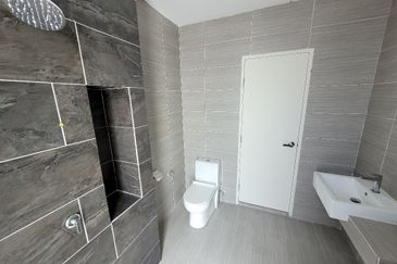 Monet Springtime @ Sunsuria City