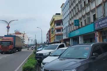 Segamat 3-Storey Shophouse