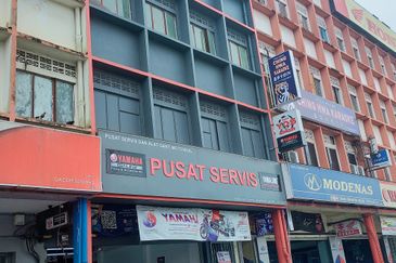 Segamat 3-Storey Shophouse